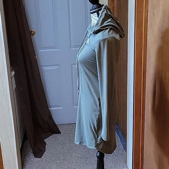 Almost Famous Sm green hooded dress - Picture 2 of 4